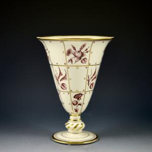 Vase mit floralem Dekor